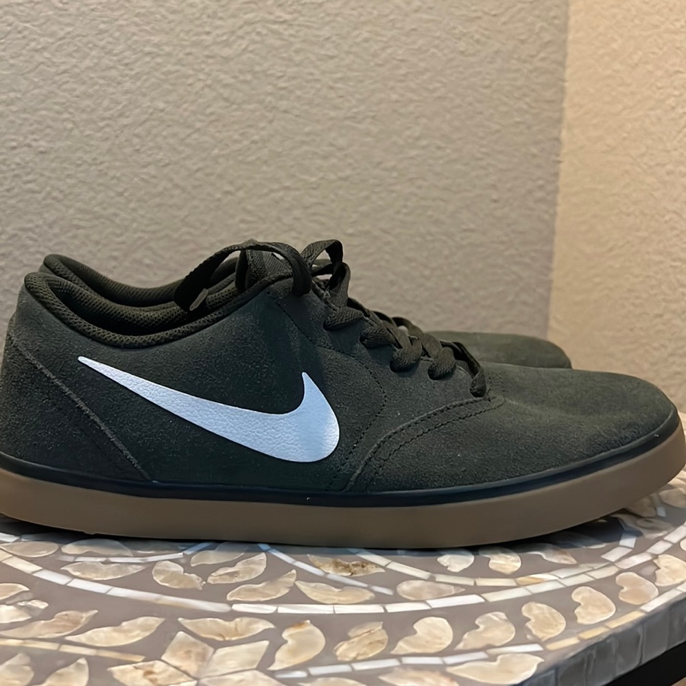 Nike Suede dark green SB Shoes never-worn